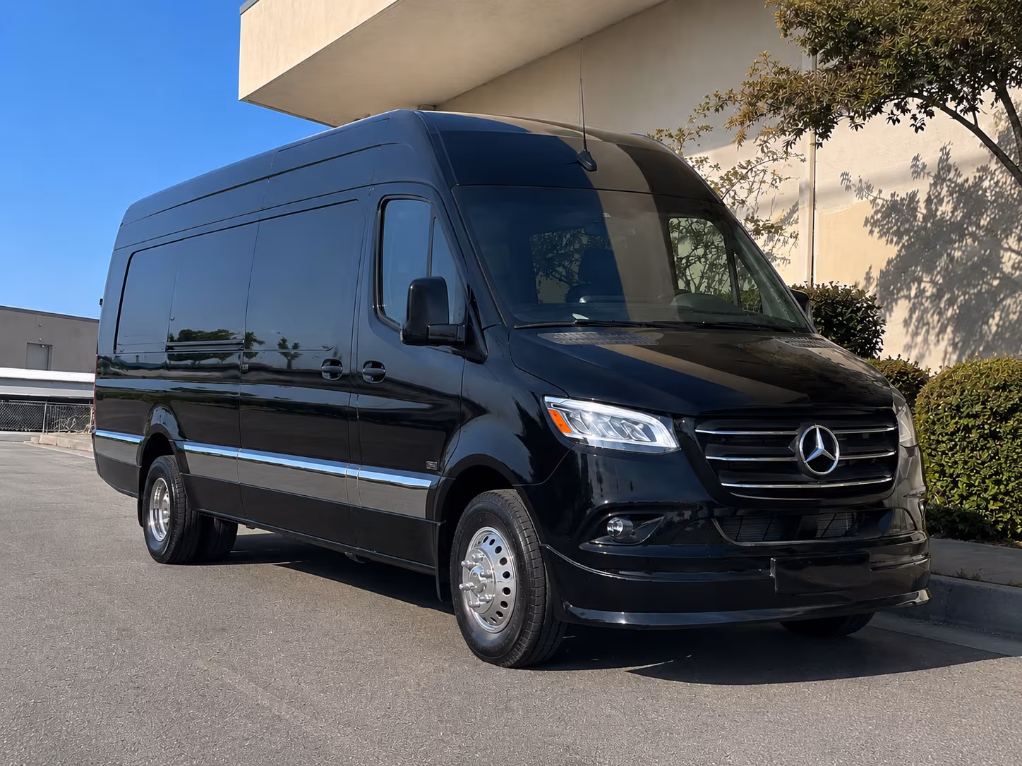 santa clarita airport transportation onboard seating