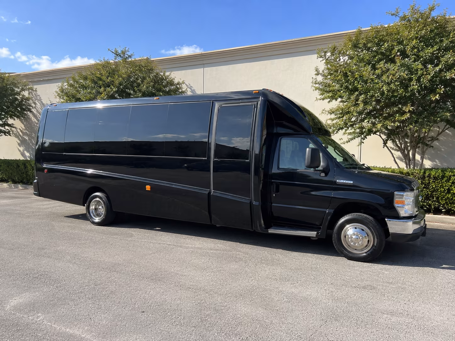 santa clarita holiday party bus rental