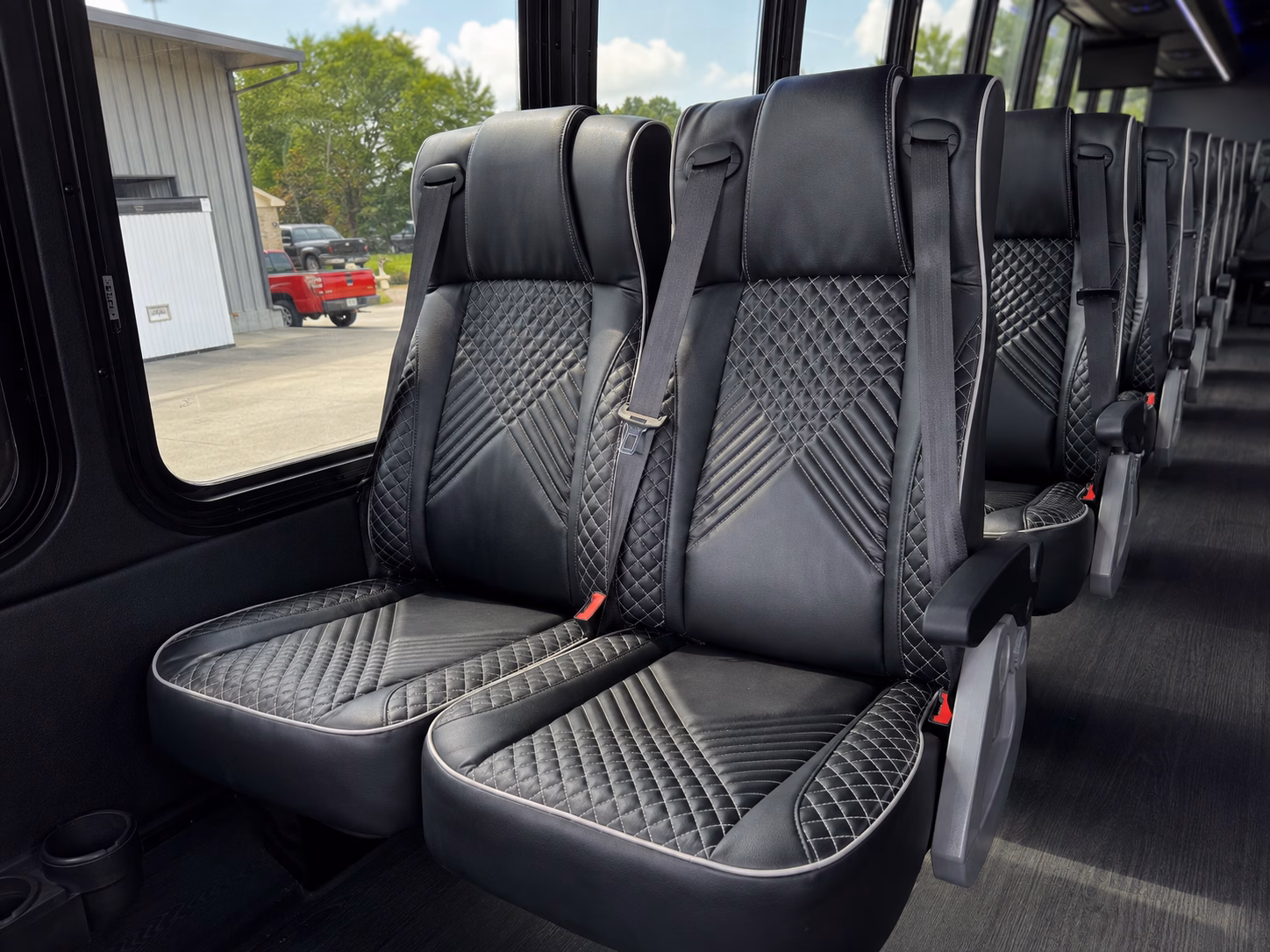 school bus rentals to the getty center and the los angeles zoo